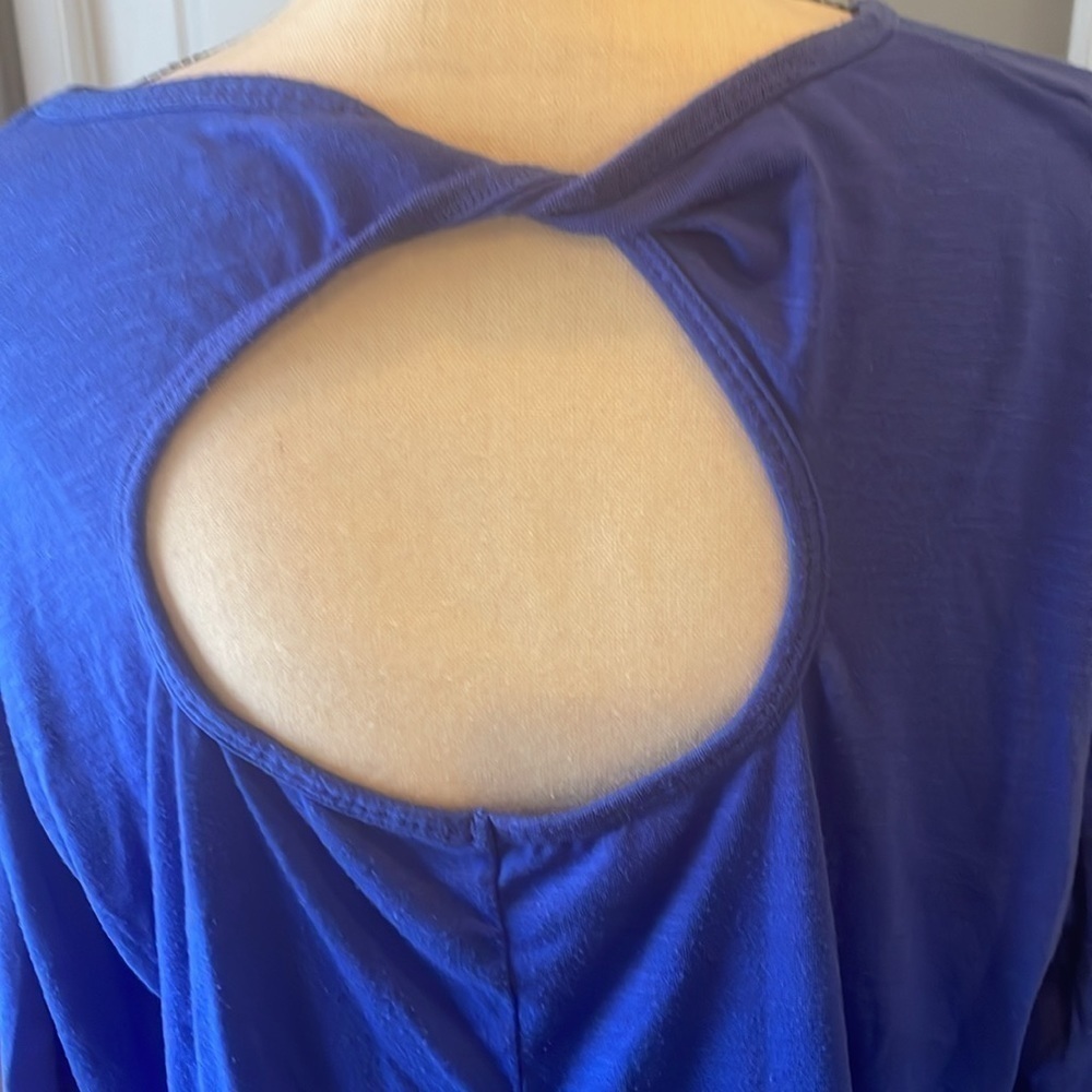 EUC Gaiam Blue Long Sleeve Top with Twist Back Size Medium - Picture 5 of 6
